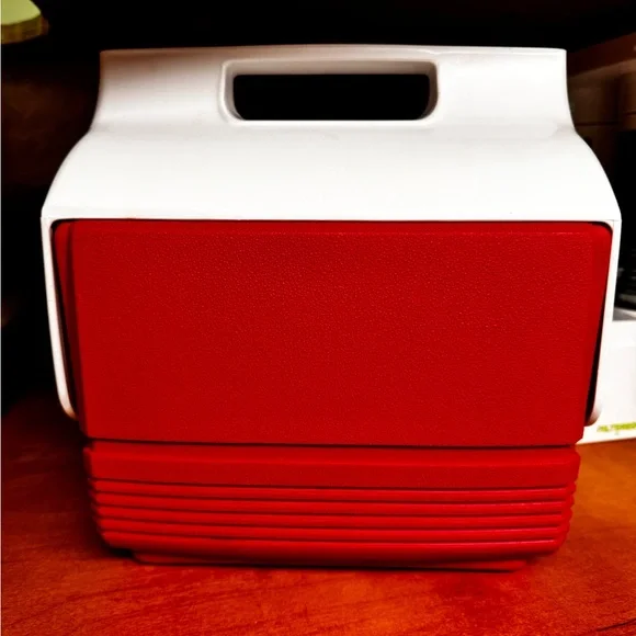 Igloo Playmate Red and White Cooler - Picture 8 of 11